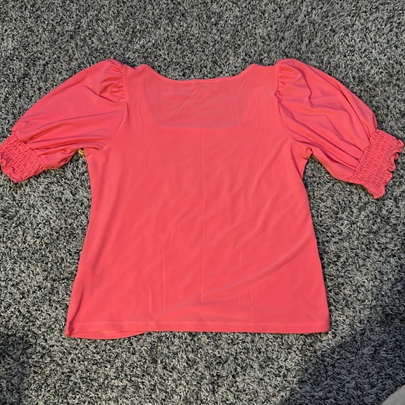 NWT. woman’s CeCe short & ruffled sleeve blouse. In pink, extra stretchy. Size M - Picture 4 of 4